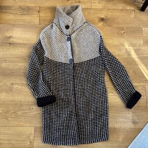 Liu•Jo Milano Stylish Black and Gray Alpaca Houndstooth Coat